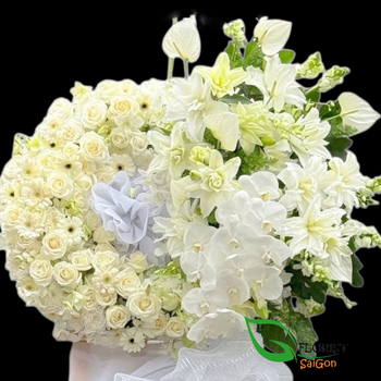 Buy condolence flower wreath in HMCC